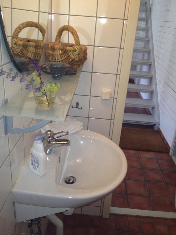 Saebyholms Gard Bed & Breakfast Лахолм Екстериор снимка