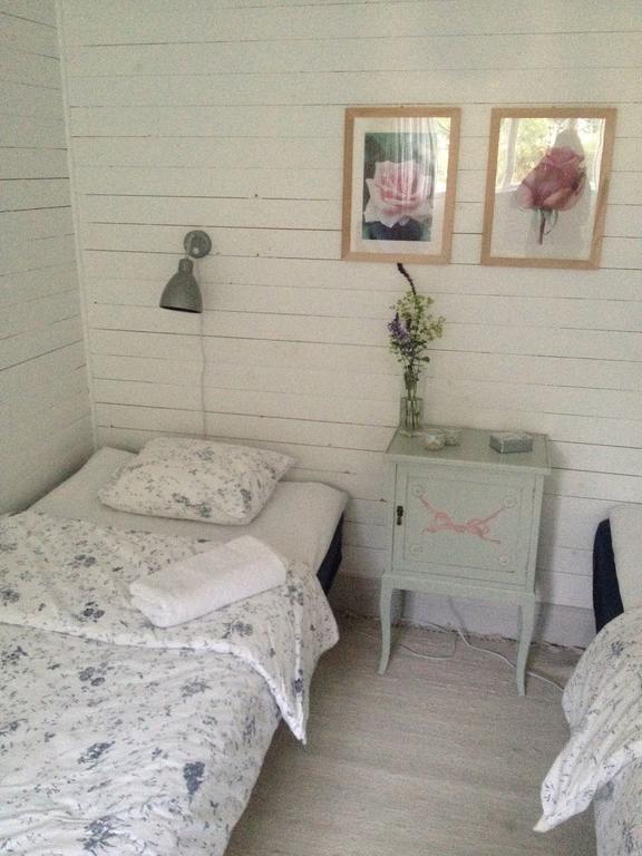 Saebyholms Gard Bed & Breakfast Лахолм Стая снимка