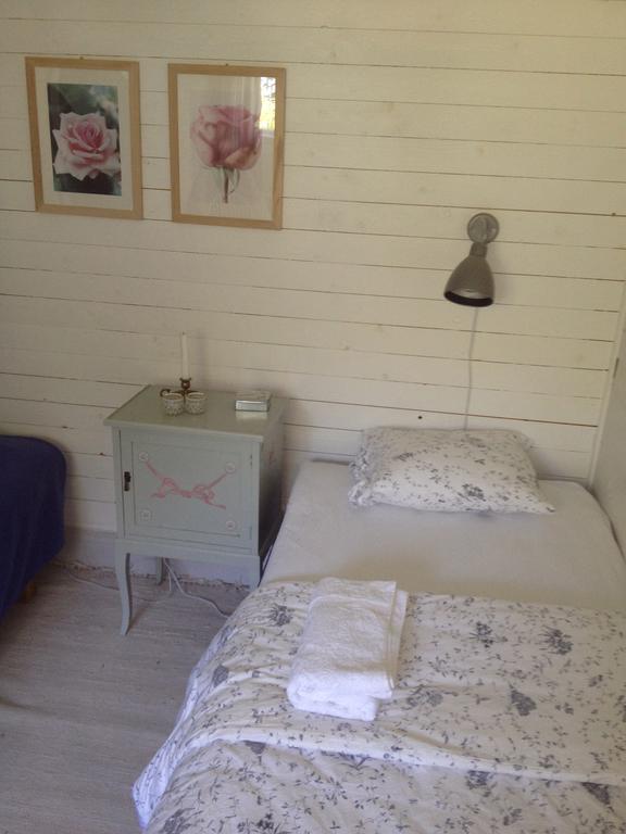 Saebyholms Gard Bed & Breakfast Лахолм Стая снимка